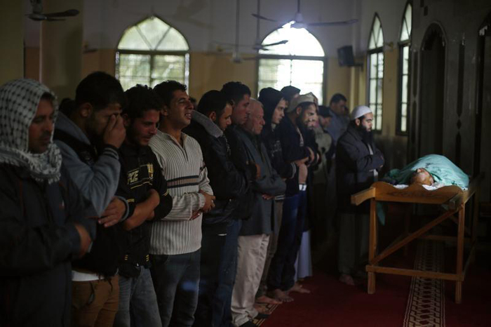 (تصاویر) شهادت کشاورز فلسطینی در غزه (تصاویر) شهادت کشاورز فلسطینی در غزه