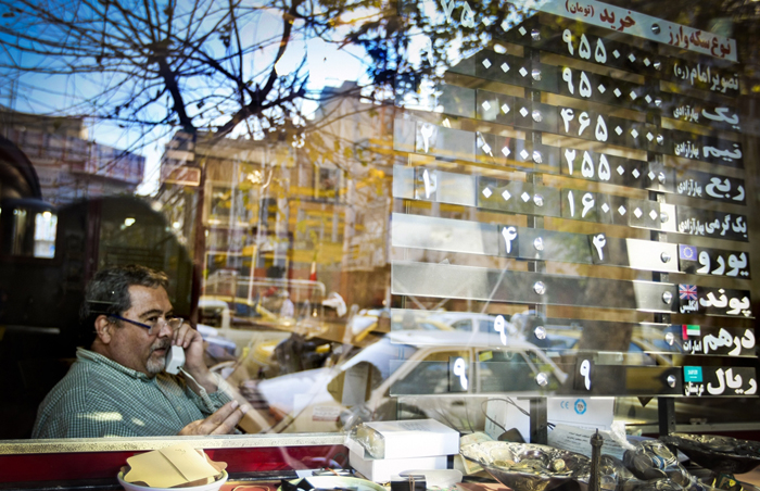 (تصاویر) بازار خرید و فروش سکه و دلار تهران