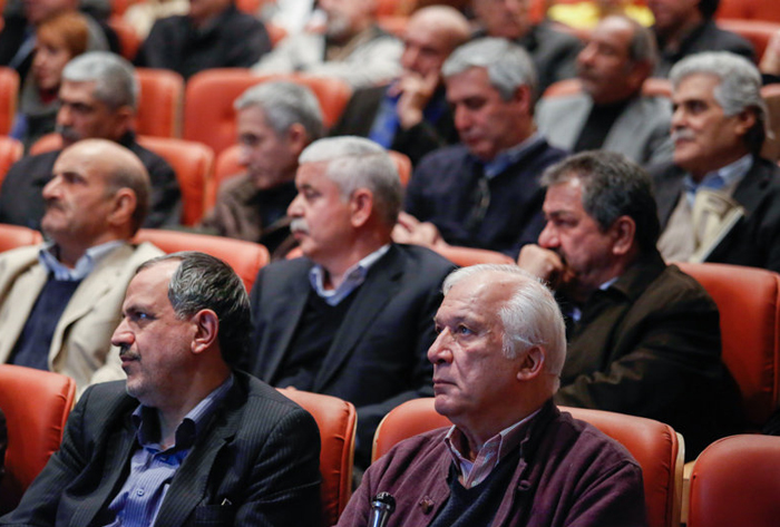 (تصاویر) عارف در رونماییِ کتاب محمد بهشتی (تصاویر) عارف در رونماییِ کتاب محمد بهشتی