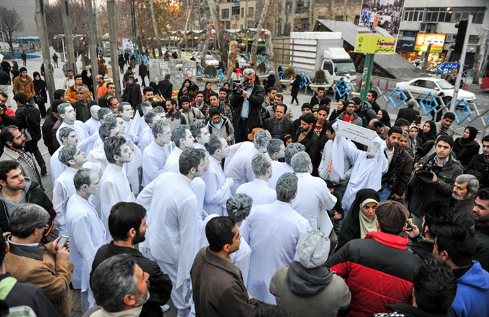 (تصاویر) مردان سفید در خیابانهای تهران (تصاویر) مردان سفید در خیابانهای تهران