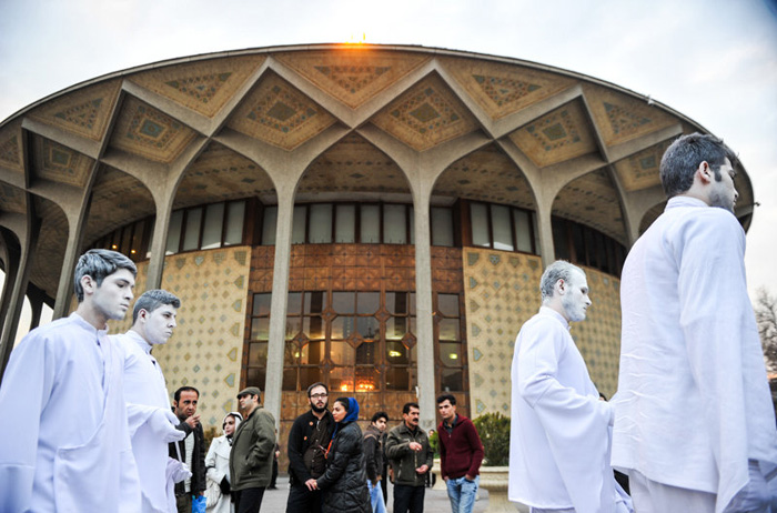 (تصاویر) مردان سفید در خیابانهای تهران (تصاویر) مردان سفید در خیابانهای تهران