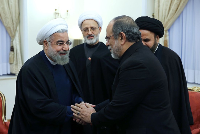 (تصاویر) دیدار روحانی و خانواده آیتالله مهدویکنی (تصاویر) دیدار روحانی و خانواده آیتالله مهدویکنی
