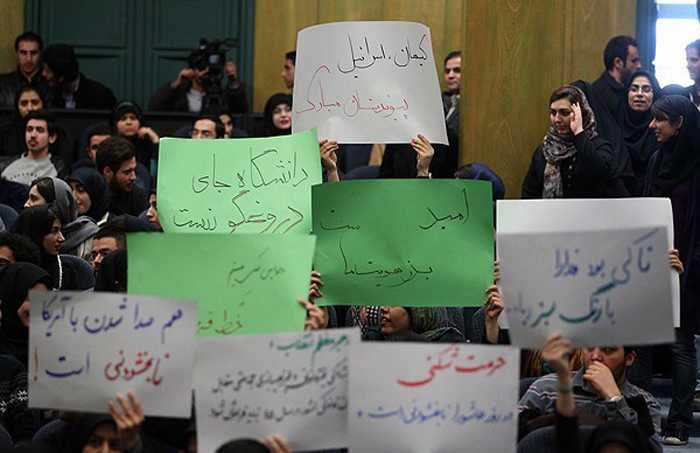 (تصاویر) حضور جنجالی شریعتمداری در دانشگاهتهران (تصاویر) حضور جنجالی شریعتمداری در دانشگاهتهران