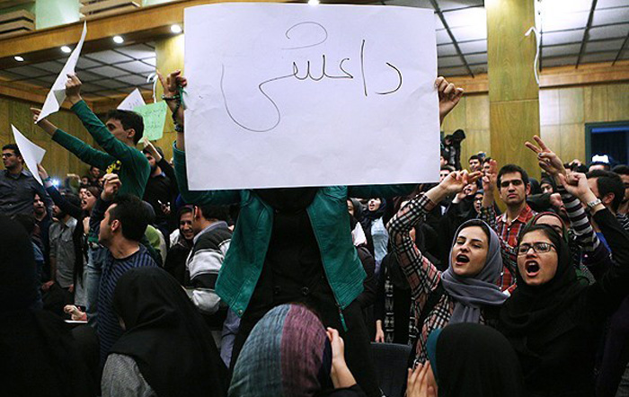 (تصاویر) حضور جنجالی شریعتمداری در دانشگاهتهران (تصاویر) حضور جنجالی شریعتمداری در دانشگاهتهران