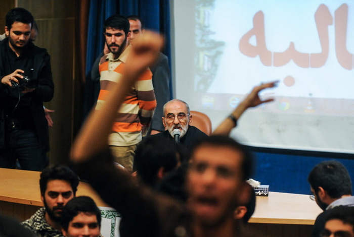 (تصاویر) حضور جنجالی شریعتمداری در دانشگاهتهران (تصاویر) حضور جنجالی شریعتمداری در دانشگاهتهران