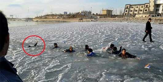 تصویر لحظه تلخ غرق شدن دو دختر در شورابیل تصویر لحظه تلخ غرق شدن دو دختر در شورابیل