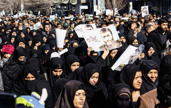 (تصاویر) سردار سلیمانی در تشییع پیکر سردار اللهدادی (تصاویر) سردار سلیمانی در تشییع پیکر سردار اللهدادی