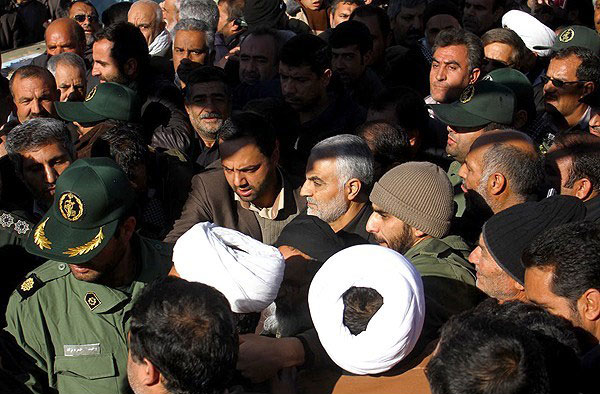(تصاویر) سردار سلیمانی در تشییع پیکر سردار اللهدادی (تصاویر) سردار سلیمانی در تشییع پیکر سردار اللهدادی
