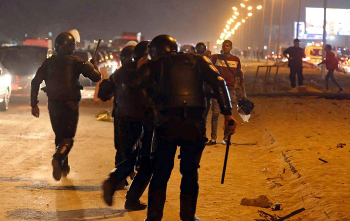 22نفر در مصر در جریان مسابقه فوتبال کشته شدند 22نفر در مصر در جریان مسابقه فوتبال کشته شدند