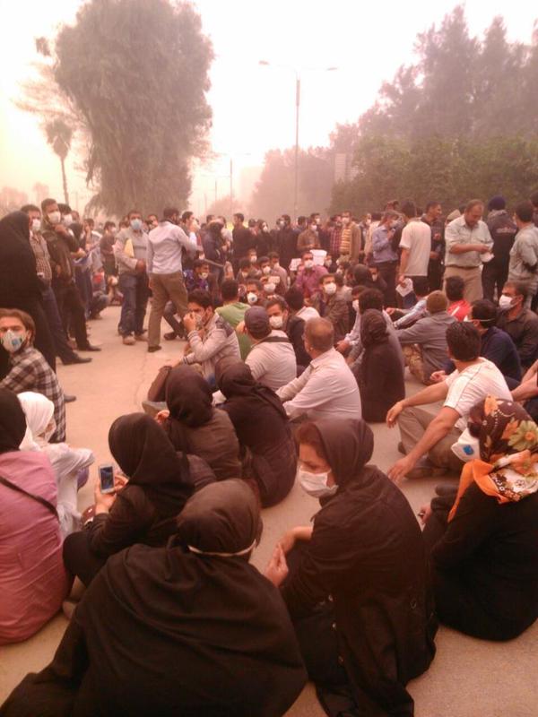 (تصویر) تجمع مقابل استانداری خوزستان