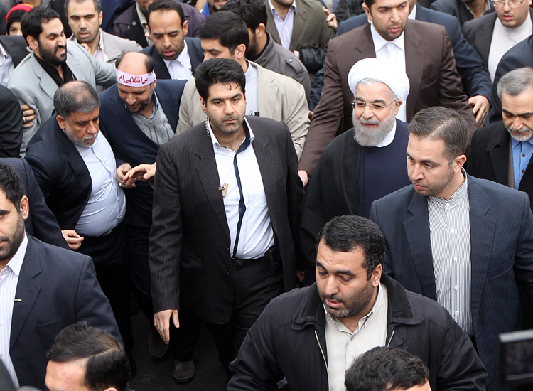 (تصاویر) حسن روحانی در راهپیمایی 22 بهمن (تصاویر) حسن روحانی در راهپیمایی 22 بهمن