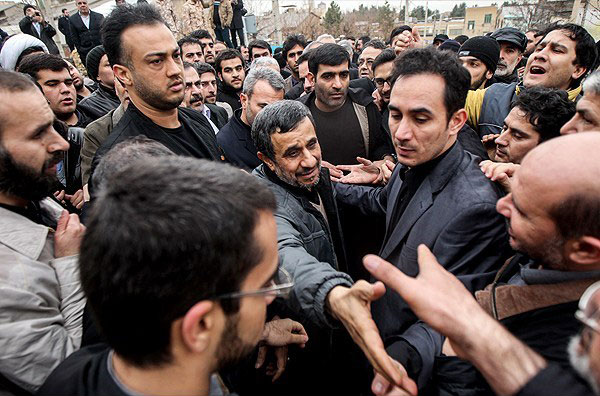 (تصاویر) برگزاری مراسم تشییع مادر احمدینژاد (تصاویر) برگزاری مراسم تشییع مادر احمدینژاد