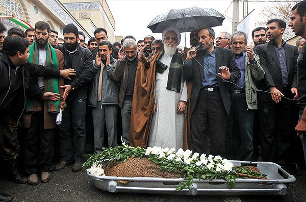 (تصاویر) برگزاری مراسم تشییع مادر احمدینژاد (تصاویر) برگزاری مراسم تشییع مادر احمدینژاد