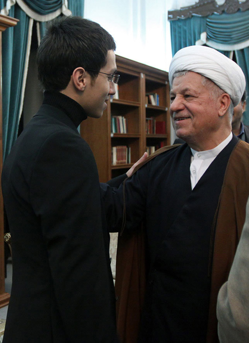 روایتی از دیدار هاشمی با خانواده عماد مغنیه