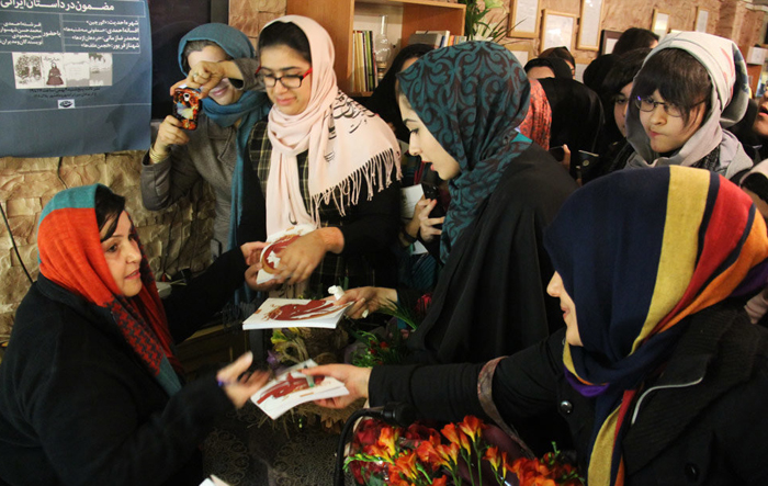 (تصاویر) سردارآزمون در رونمایی از یک کتاب (تصاویر) سردارآزمون در رونمایی از یک کتاب