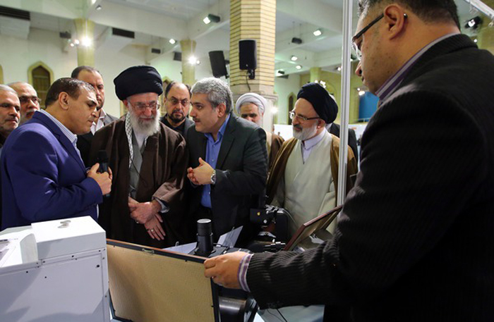 (تصاویر) بازدید رهبرانقلاب از دستاوردهای نانو (تصاویر) بازدید رهبرانقلاب از دستاوردهای نانو
