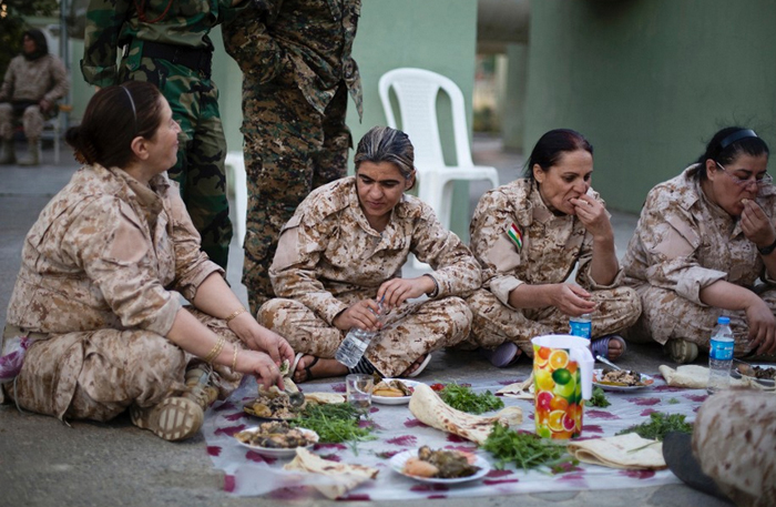 (تصاویر) پادگان آموزشی زنان کرد در سلیمانیه (تصاویر) پادگان آموزشی زنان کرد در سلیمانیه