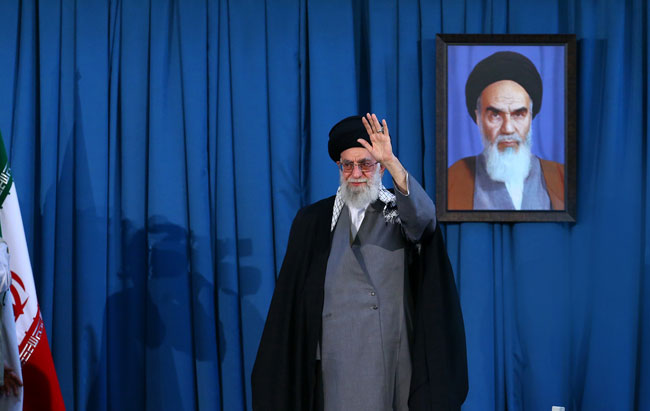 (تصاویری) سخنرانی رهبر انقلاب در حرم رضوی (تصاویری) سخنرانی رهبر انقلاب در حرم رضوی