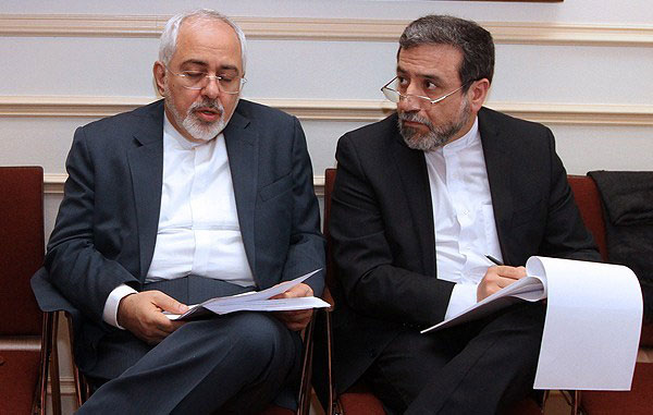 (تصاویر) تیم هستهای ایران در حال خواندن متن تفاهم (تصاویر) تیم هستهای ایران در حال خواندن متن تفاهم