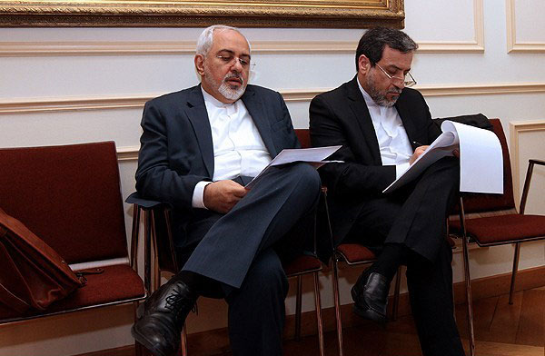 (تصاویر) تیم هستهای ایران در حال خواندن متن تفاهم (تصاویر) تیم هستهای ایران در حال خواندن متن تفاهم