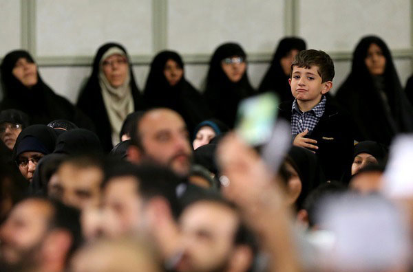 (تصاویر) دیدار جمعی از مداهان با رهبر نقلاب
