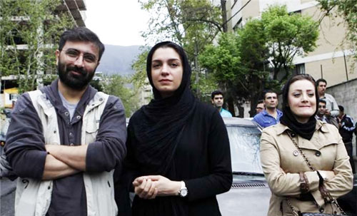 (تصویر) زوج بازیگر در تجمع مقابل سفارت عربستان (تصویر) زوج بازیگر در تجمع مقابل سفارت عربستان