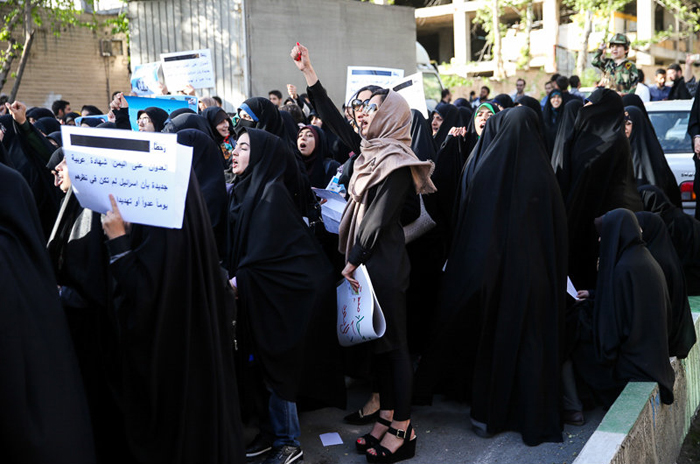 (تصاویر) تجمع دانشجویی مقابل سفارت عربستان (تصاویر) تجمع دانشجویی مقابل سفارت عربستان