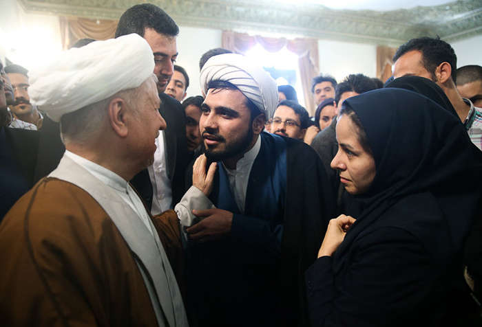 (تصاویر) دیدار دانشجویان با هاشمی (تصاویر) دیدار دانشجویان با هاشمی