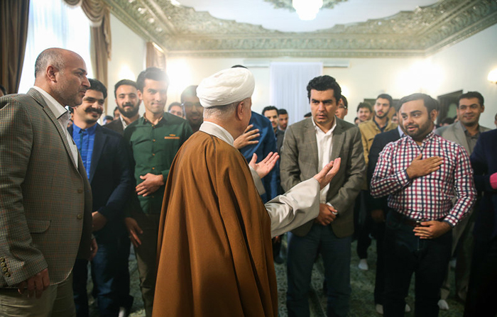 (تصاویر) دیدار دانشجویان با هاشمی (تصاویر) دیدار دانشجویان با هاشمی
