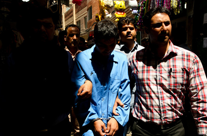 (تصاویر) بازسازی سرقت از بازار تهران (تصاویر) بازسازی سرقت از بازار تهران