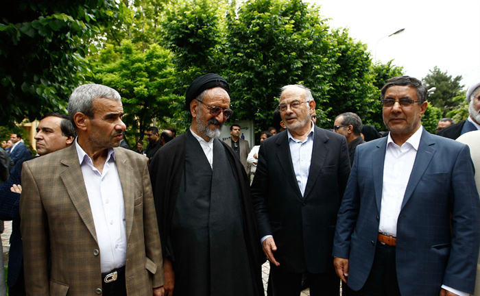 (تصاویر) تشییع پیکر زنده یاد آیینهوند (تصاویر) تشییع پیکر زنده یاد آیینهوند