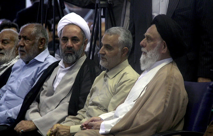 (تصاویر) سردارسلیمانی در جمع ایثارگران کرمان (تصاویر) سردارسلیمانی در جمع ایثارگران کرمان