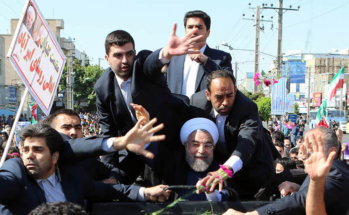 (تصاویر) استقبال از روحانی در غرب تهران (تصاویر) استقبال از روحانی در غرب تهران