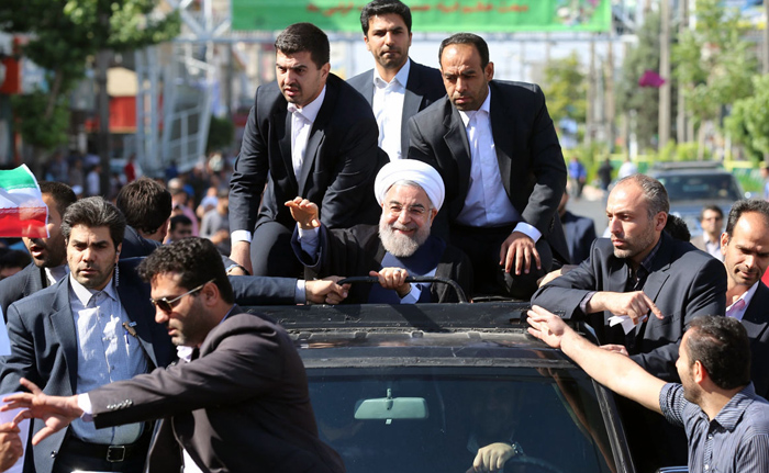 (تصاویر) استقبال از روحانی در غرب تهران (تصاویر) استقبال از روحانی در غرب تهران