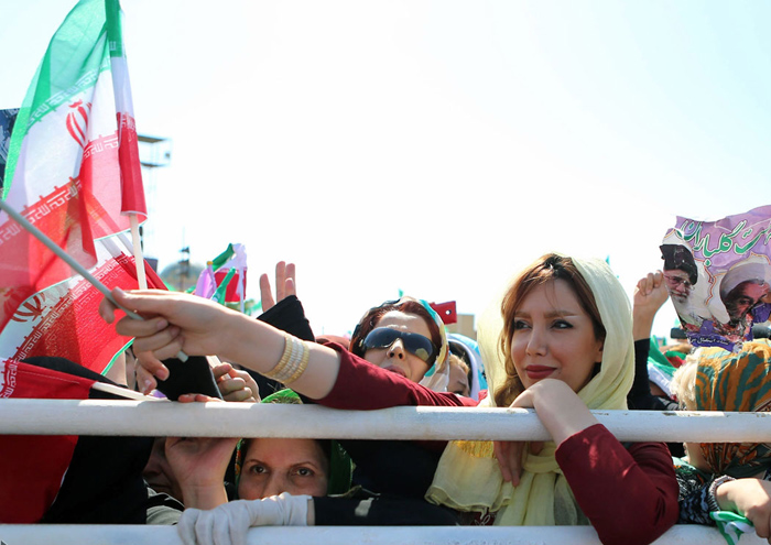 (تصاویر) استقبال از روحانی در غرب تهران (تصاویر) استقبال از روحانی در غرب تهران