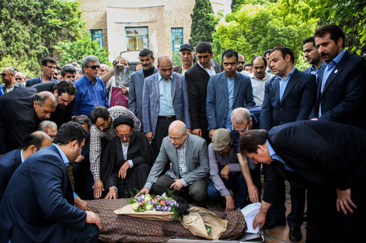 (تصاویر) تشییع پیکر محمد علی سپانلو (تصاویر) تشییع پیکر محمد علی سپانلو
