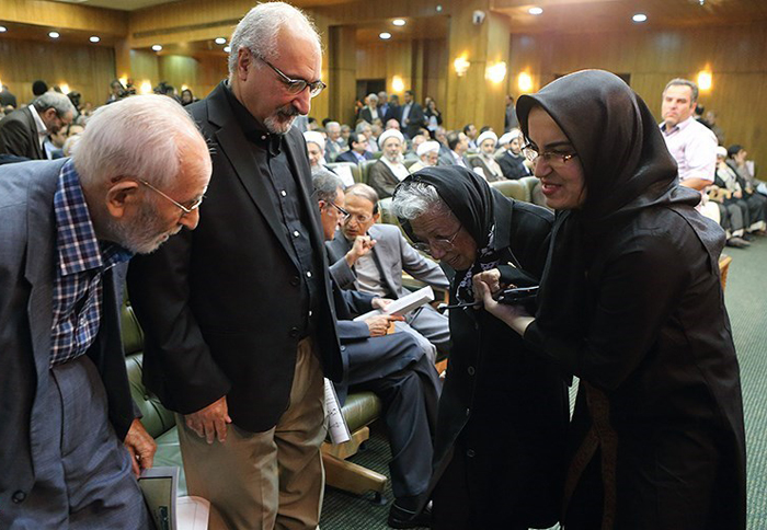 (تصاویر) رونمایی هاشمی از «تاریخ جامع ایران»