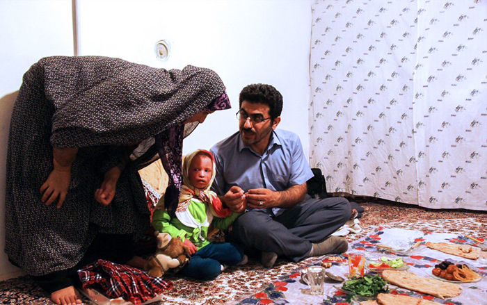 (تصاویر) کمک یک پزشک به (تصاویر) کمک یک پزشک به
