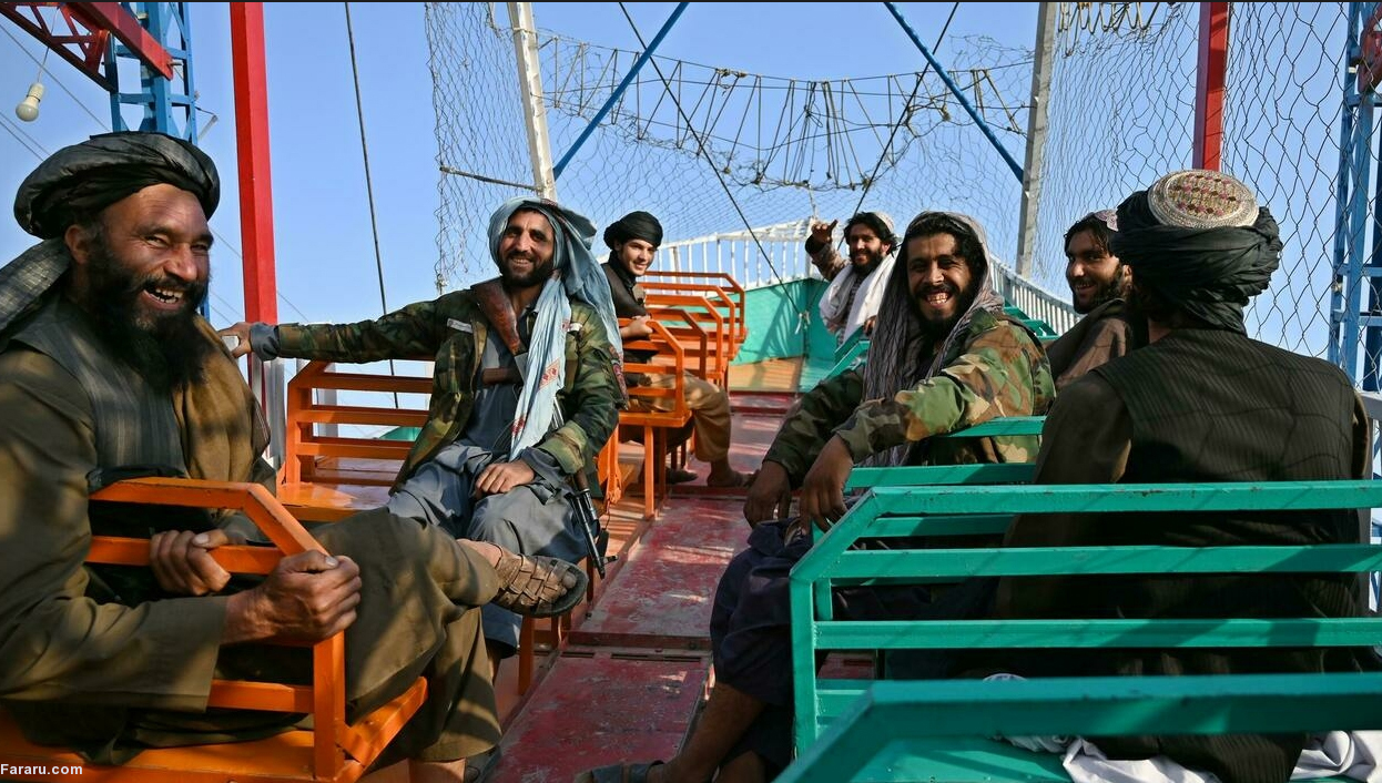 (ویدئو) لذت جنگجویان طالبان در کشتی دزدان دریایی (ویدئو) لذت جنگجویان طالبان در کشتی دزدان دریایی