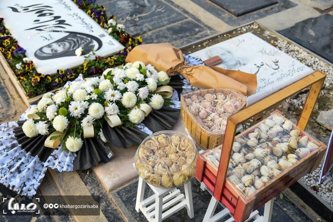 جشن تولد آزاده نامداری بر سر مزارش