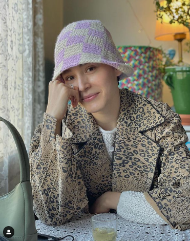 عکس جدید از فرشته حسینی با کلاه بافتنی