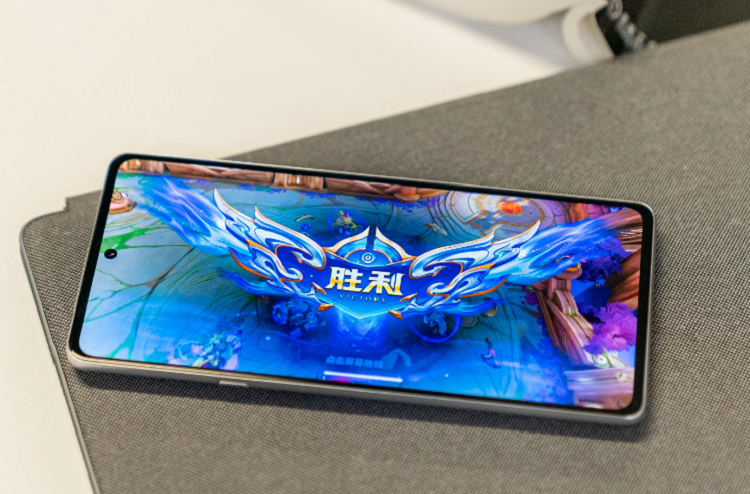 اولین تصویر واقعی از گوشی پرچمدار Moto Edge X30