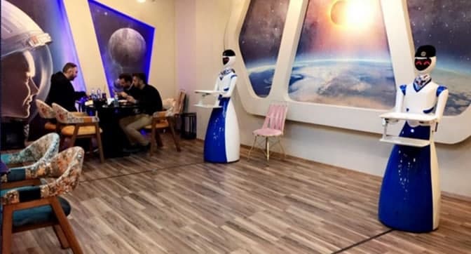 ربات گارسن