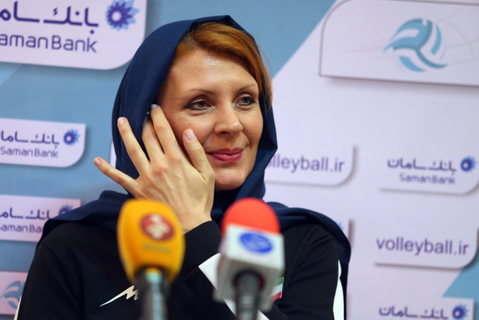 (تصاویر) معارفه سرمربی تیم والیبال بانوان (تصاویر) معارفه سرمربی تیم والیبال بانوان