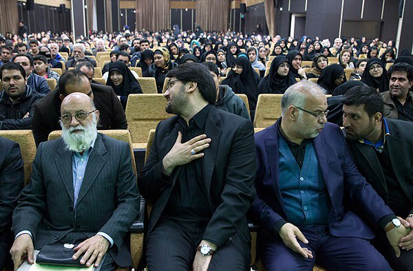 (تصاویر) حضور کلاه مخملیها در همایش اصولگرایان (تصاویر) حضور کلاه مخملیها در همایش اصولگرایان