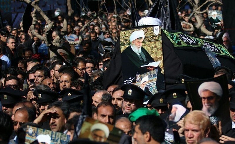 رهبر معظم انقلاب بر پیکر مرحوم واعظ طبسی نماز خواندند رهبر معظم انقلاب بر پیکر مرحوم واعظ طبسی نماز خواندند