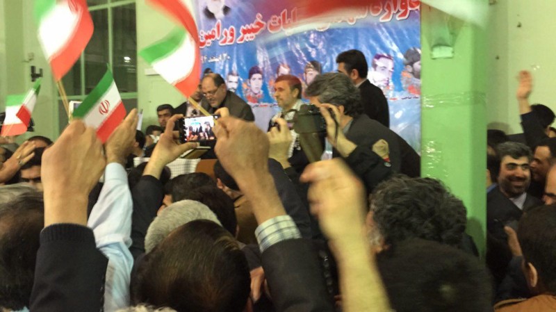 حاشیههای سخنرانی احمدینژاد؛ خاک بر سر آن سیاستمدار که از راه دور دستور میدهد! حاشیههای سخنرانی احمدینژاد؛ خاک بر سر آن سیاستمدار که از راه دور دستور میدهد!