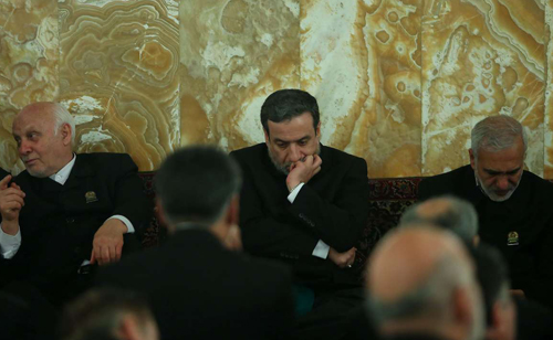 (تصاویر) عراقچی و فانی خادم رضوی(ع) شدند (تصاویر) عراقچی و فانی خادم رضوی(ع) شدند