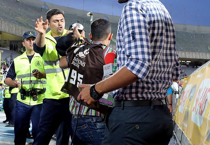 (تصاویر) جنجال در بازی استقلال - تراکتور (تصاویر) جنجال در بازی استقلال - تراکتور