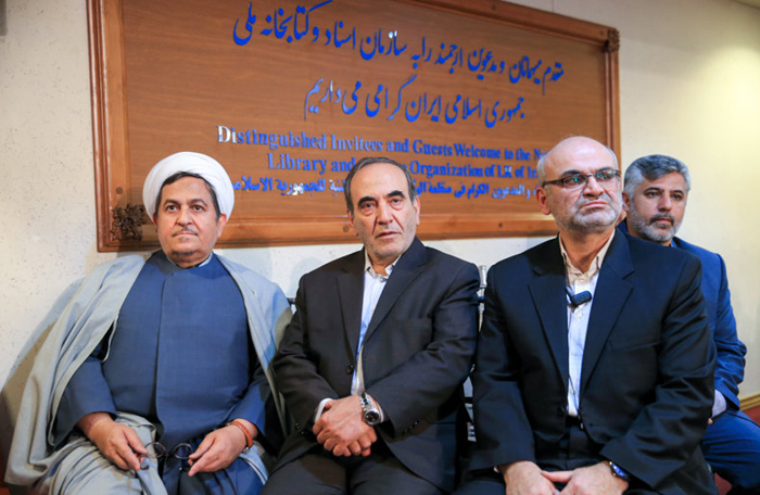 (تصاویر) رونمایی از کتاب تازه سید حسن خمینی (تصاویر) رونمایی از کتاب تازه سید حسن خمینی
